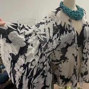 SAACHI Topper in Bk & White (Sz Sm/Med)